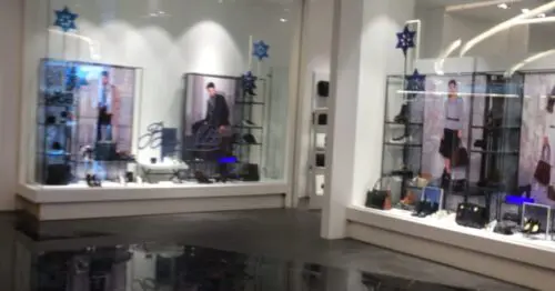 BOSI  CENTRO COMERCIAL PARQUE LA COLINA